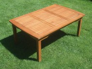 Dřevěný zahradní stůl QTC 45554